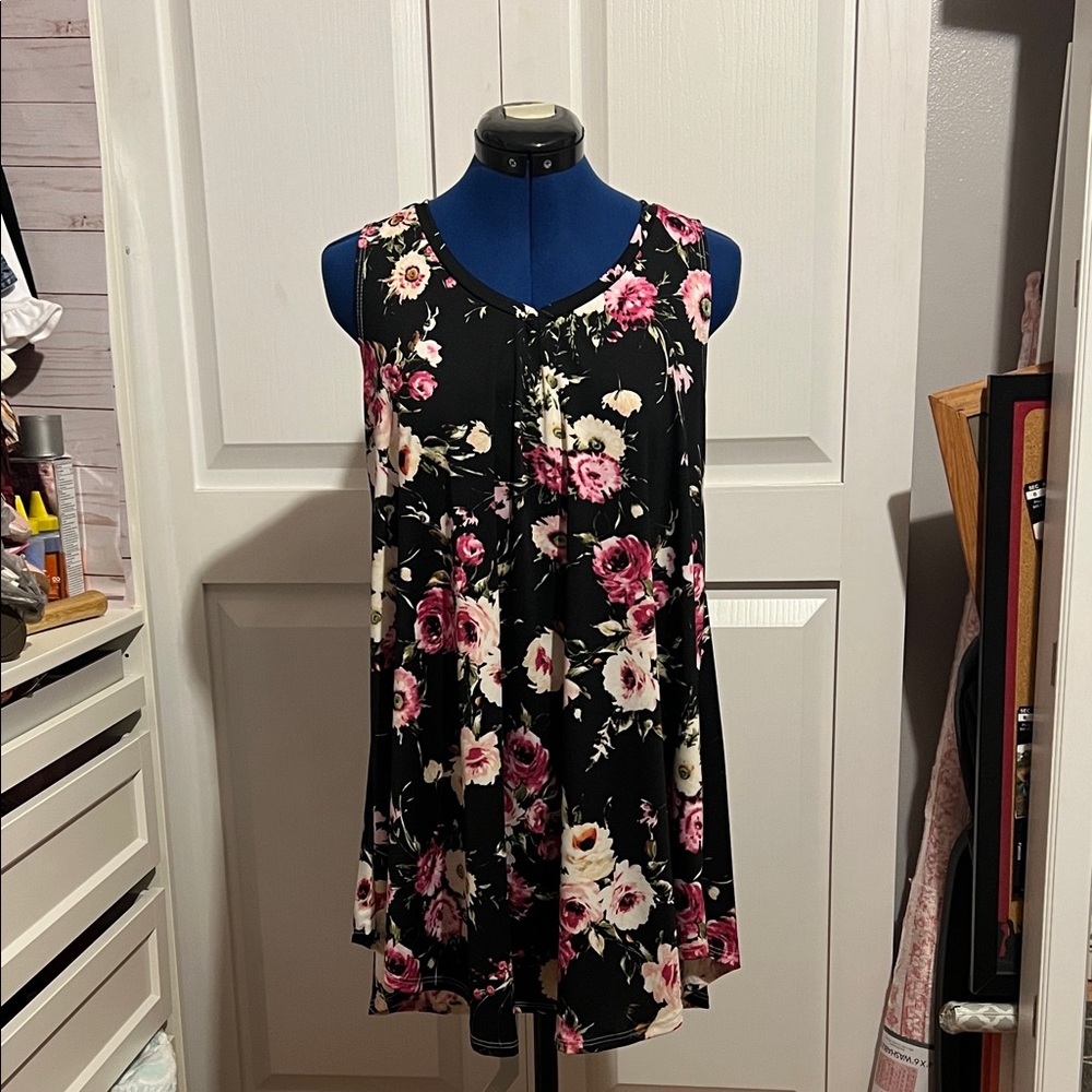 Floral Sleeveless Tunic Top